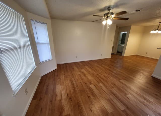 1-bedroom rental at 6350 Cambridge Unit #2 in San Antonio, TX — photo 2