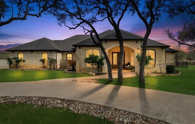 3-bedroom rental at 8123 Wild Wind in Garden Ridge, TX — photo 1