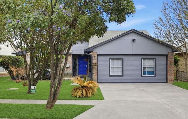 3-bedroom rental at 8104 Forest Bow in Live Oak, TX — photo 1
