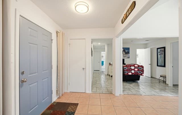 3-bedroom rental at 561 County Road 785 in Natalia, TX — photo 5
