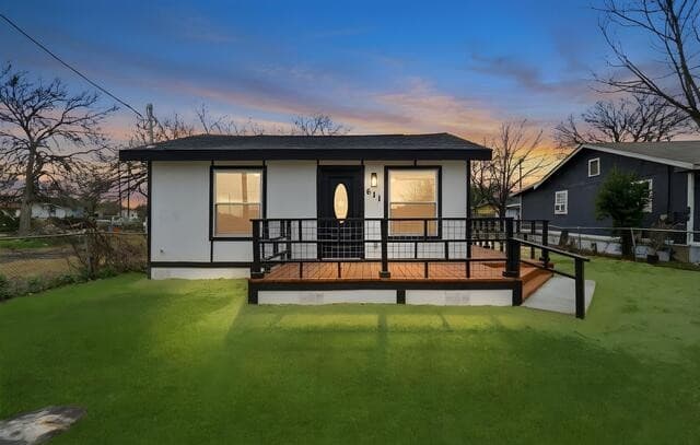 3-bedroom rental at 611 N San Ignacio Ave in San Antonio, TX — photo 1