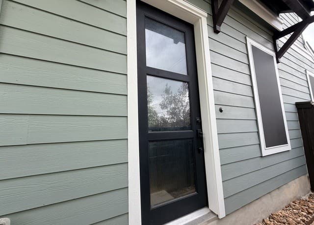 3-bedroom rental at 5843 Whitby Rd Unit 1 in San Antonio, TX — photo 3