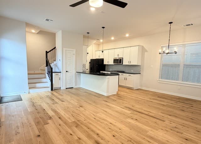 3-bedroom rental at 5843 Whitby Rd Unit 1 in San Antonio, TX — photo 4