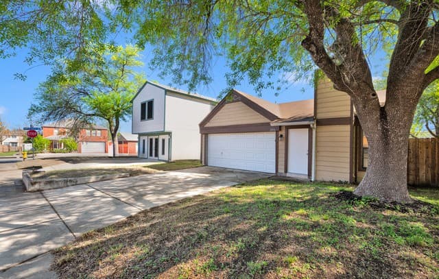 3-bedroom rental at 2806 Coral Field in San Antonio, TX — photo 3