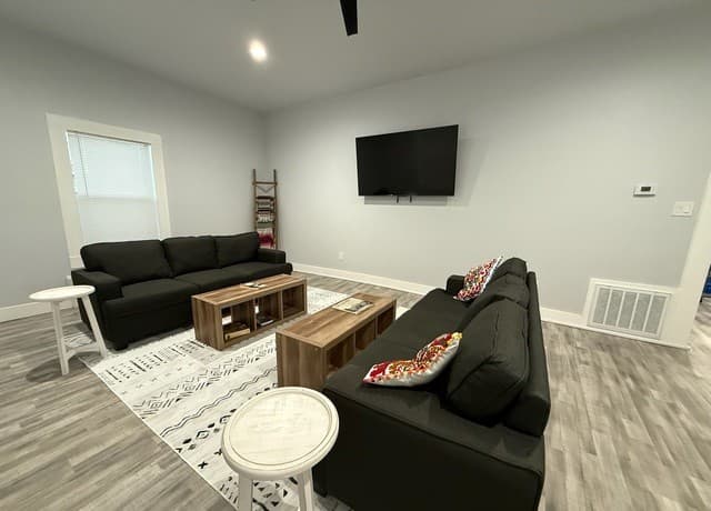 4-bedroom rental at 1607 N Pine Street in San Antonio, TX — photo 5