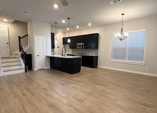 3-bedroom rental at 5843 Whitby Rd Unit 30 in San Antonio, TX — photo 4
