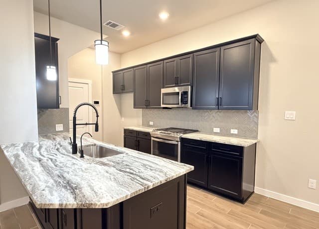 3-bedroom rental at 5843 Whitby Rd Unit 30 in San Antonio, TX — photo 5