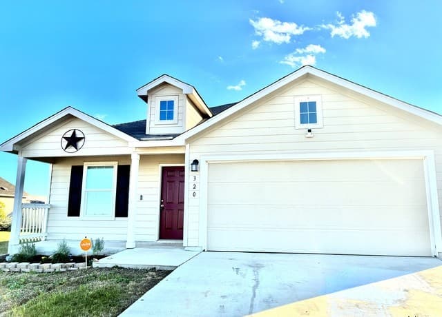 4-bedroom rental at 320 Agave Circle in Jourdanton, TX — photo 1