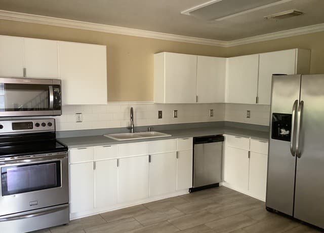3-bedroom rental at 14419 Raptor Peak in San Antonio, TX — photo 4