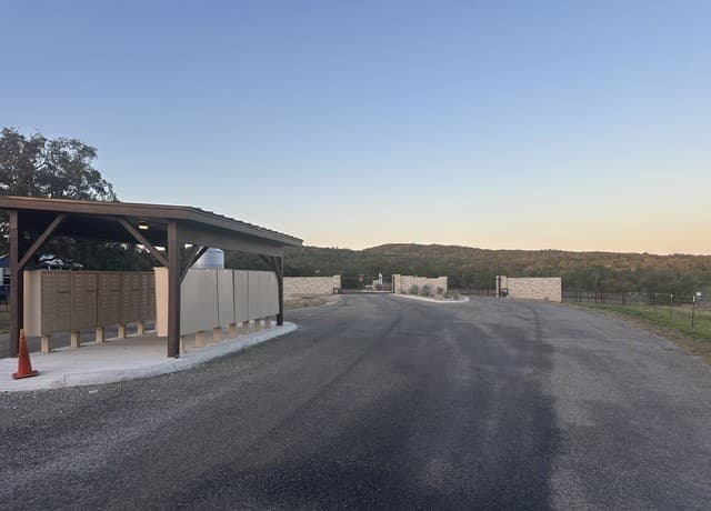 rental at 207 Crescent in Hondo, TX — photo 4