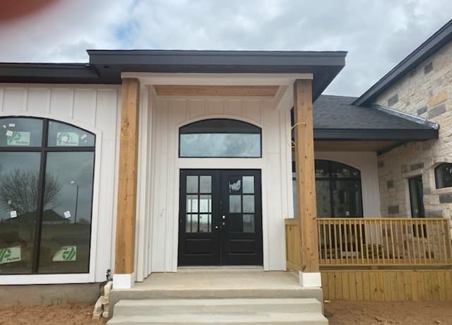 5-bedroom rental at 125 Hidden Hills in Floresville, TX — photo 4