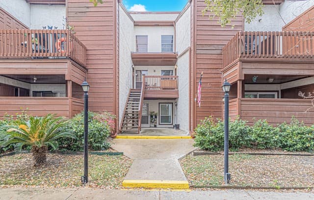 2-bedroom rental at 10527 Perrin Beitel Unit C211 in San Antonio, TX — photo 1