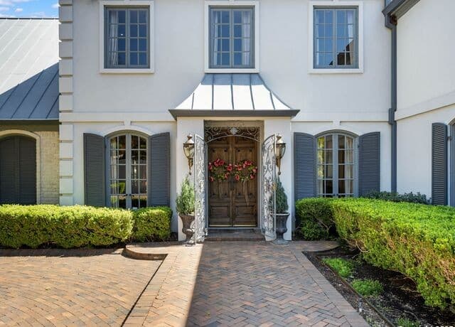 6-bedroom rental at 7 Lazy Hollow in San Antonio, TX — photo 4
