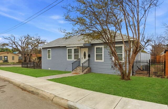 4-bedroom rental at 1803 Calhoun in San Antonio, TX — photo 1