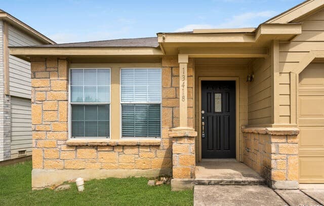 3-bedroom rental at 13418 Baldwin in San Antonio, TX — photo 2