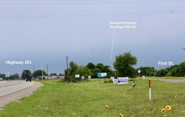 rental at 1617 First St. in Pleasanton, TX — photo 2