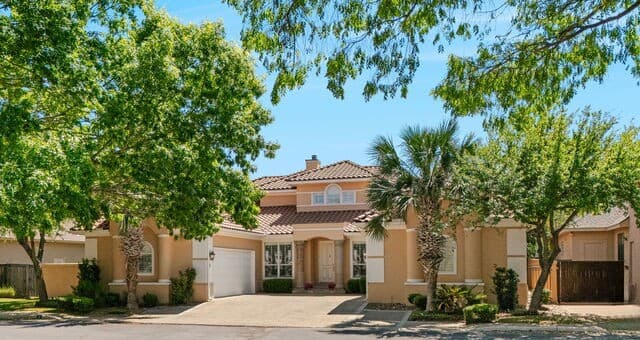 5-bedroom rental at 6 Chelsea Way in San Antonio, TX — photo 4