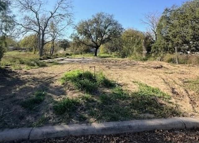rental at 909 Ohio in Pleasanton, TX — photo 3