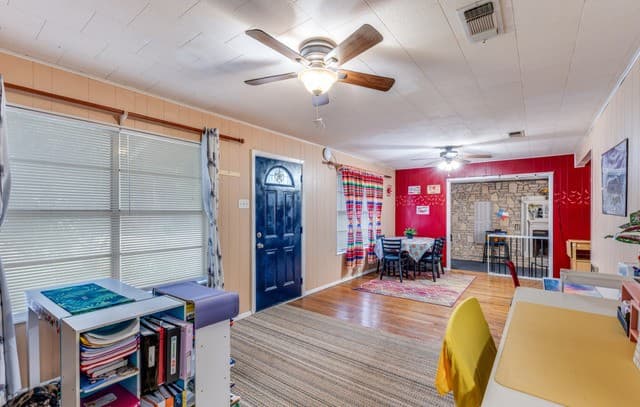 4-bedroom rental at 914 6th in Blanco, TX — photo 5