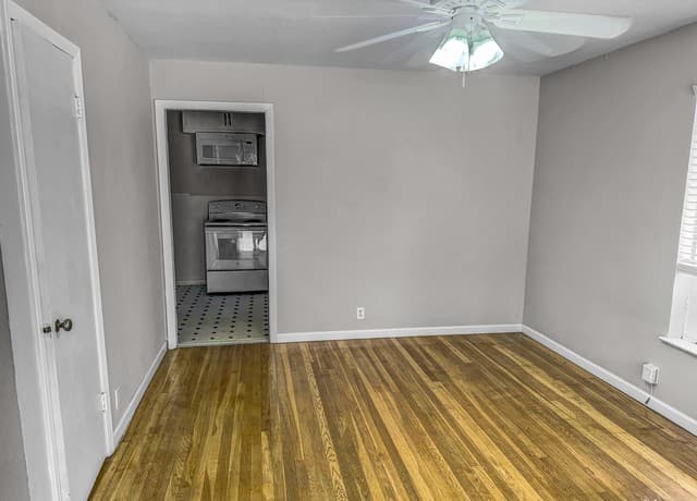 2-bedroom rental at 2016 W Olmos Dr in San Antonio, TX — photo 3