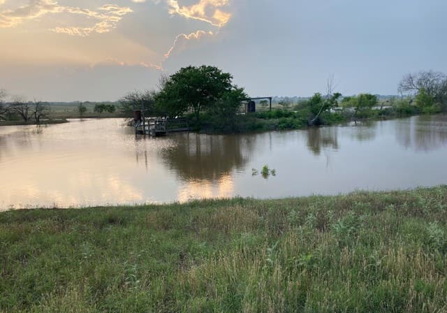 rental at 0 County Road 117 in Floresville, TX — photo 3