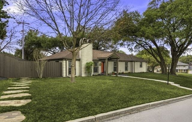 2-bedroom rental at 7511 Robin Rest in San Antonio, TX — photo 5