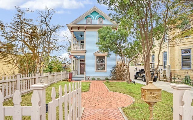 3-bedroom rental at 123 Cedar in San Antonio, TX — photo 1