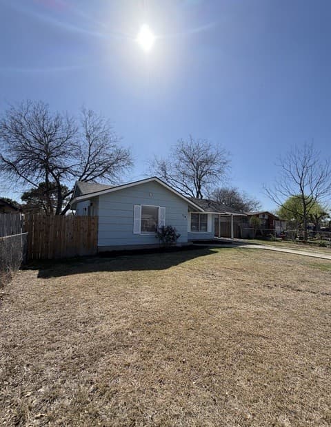 3-bedroom rental at 114 Westlake in San Antonio, TX — photo 2