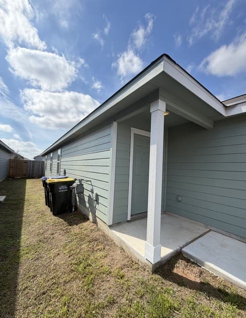 4-bedroom rental at 12914 Chinali in St Hedwig, TX — photo 3