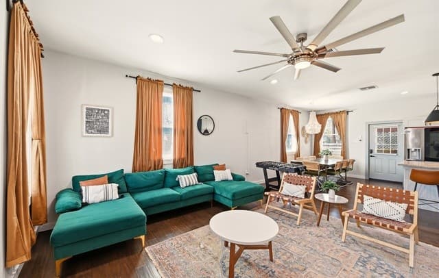 3-bedroom rental at 419 Hackberry in San Antonio, TX — photo 3