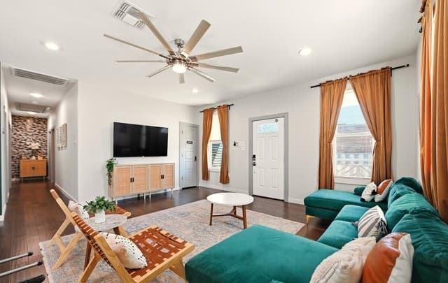 3-bedroom rental at 419 Hackberry in San Antonio, TX — photo 5