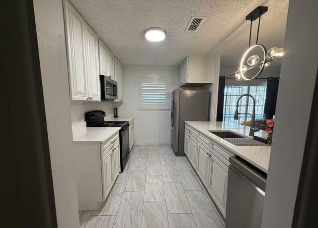 3-bedroom rental at 3018 War Arrow in San Antonio, TX — photo 3