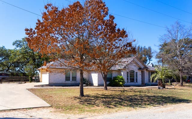 3-bedroom rental at 157 Park Rd in Bandera, TX — photo 1