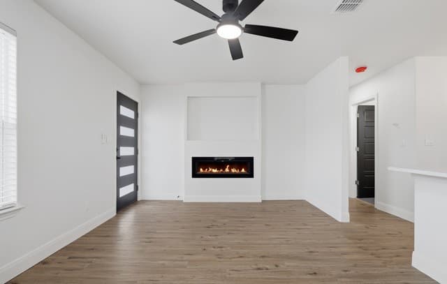 2-bedroom rental at 1102 Jewett in San Antonio, TX — photo 4