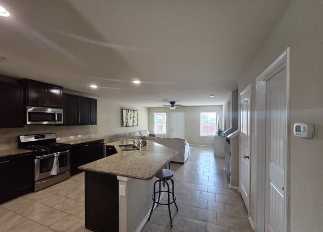5-bedroom rental at 6024 Harvest Ranch in San Antonio, TX — photo 2