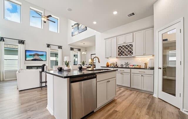 5-bedroom rental at 2311 Pink Pearl Drive in San Antonio, TX — photo 4