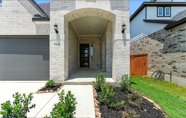 3-bedroom rental at 9424 Mattock in San Antonio, TX — photo 2