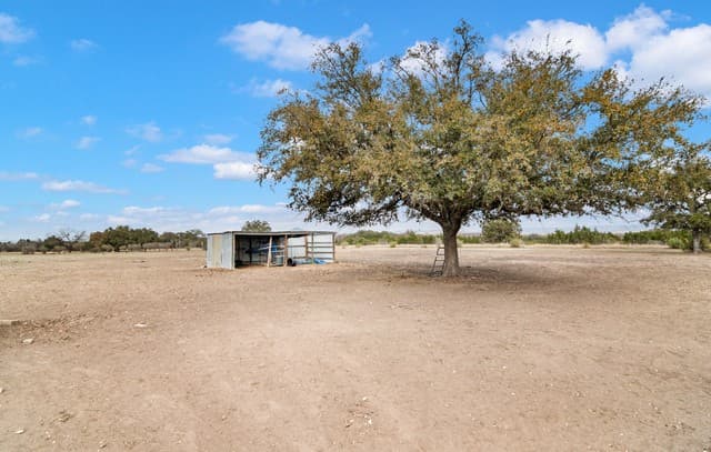 3-bedroom rental at 179 Pvt Rd 3830 in Utopia, TX — photo 3