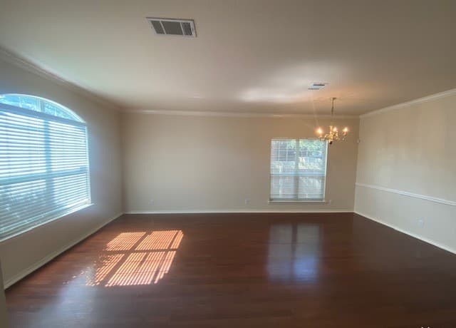 4-bedroom rental at 2007 Walsbrook in San Antonio, TX — photo 3
