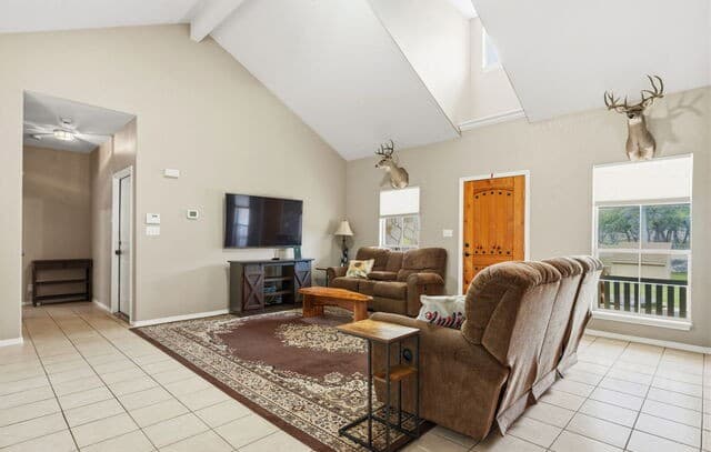 3-bedroom rental at 5270 Spring Branch in Spring Branch, TX — photo 5