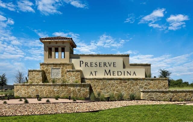 3-bedroom rental at 14906 Telfaire Meadow in Von Ormy, TX — photo 2