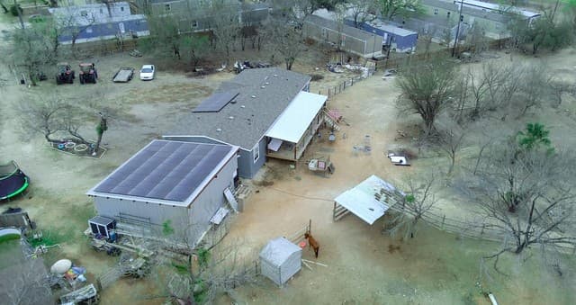 5-bedroom rental at 114 4th in Natalia, TX — photo 1