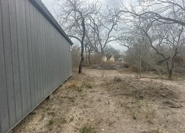 rental at 711 N Davidson in Karnes City, TX — photo 2