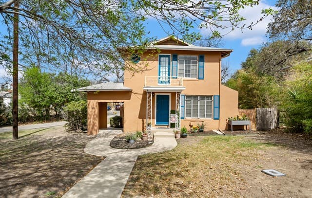 home for sale at 111 Grandview Place in Alamo Heights TX