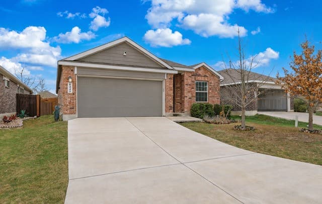 4-bedroom rental at 8449 Lamus Wheel in San Antonio, TX — photo 3
