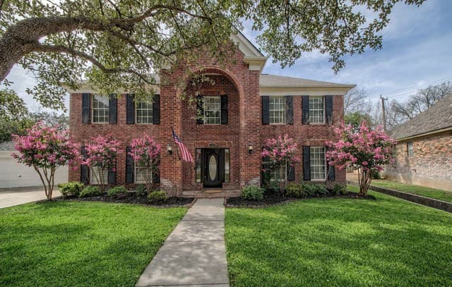 4-bedroom rental at 13835 Shavano Glenn in San Antonio, TX — photo 1