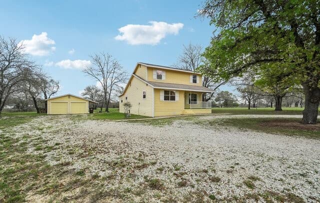 3-bedroom rental at 802 Eagle Creek in Floresville, TX — photo 1