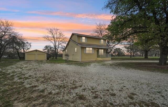 3-bedroom rental at 802 Eagle Creek in Floresville, TX — photo 2