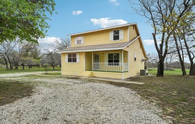 3-bedroom rental at 802 Eagle Creek in Floresville, TX — photo 5
