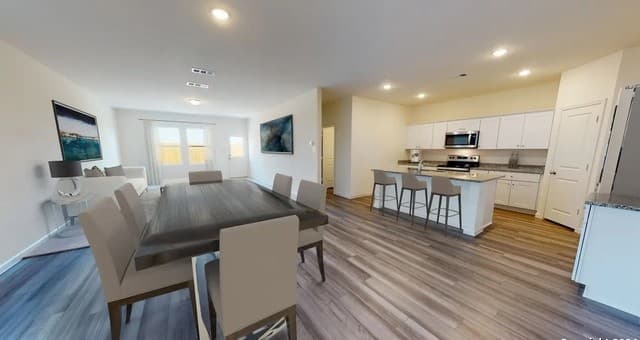 5-bedroom rental at 7702 Fox Crossing in San Antonio, TX — photo 3